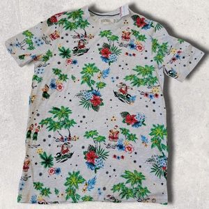 MEN'S FREE PLANET SURFING SANTA HAWAIIAN PRINT T-SHIRT, SIZE SMALL